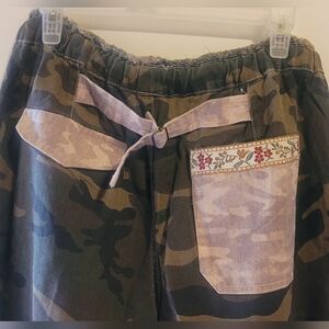 POL Camouflage Wide-Leg Pants with Floral Trim. 28" Inseam
